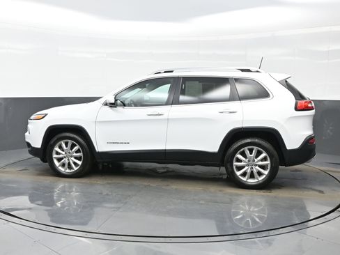 Used 2017 Jeep Cherokee Limited image 3