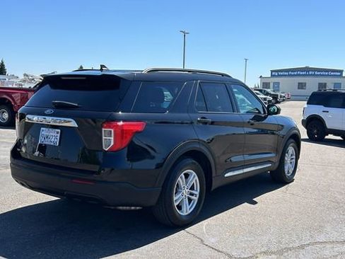 Certified 2023 Ford Explorer XLT RWD image 3
