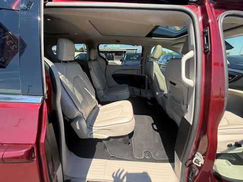 Used 2019 Chrysler Pacifica Limited FWD image 20
