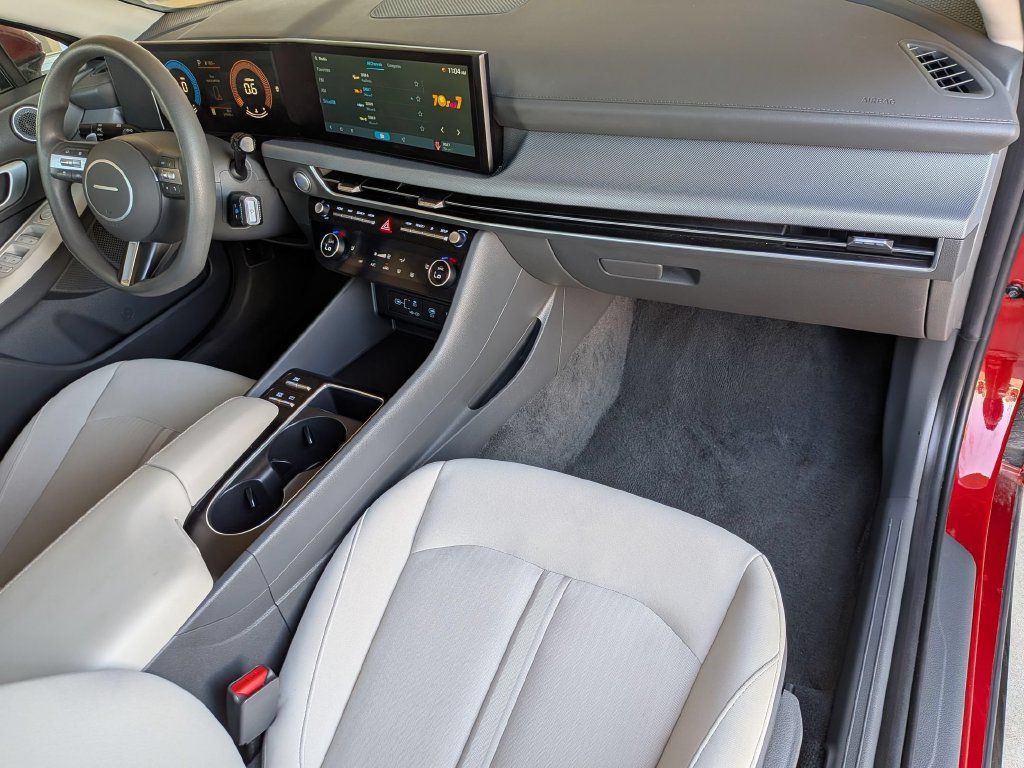 Used 2025 Hyundai Sonata SEL FWD image 28