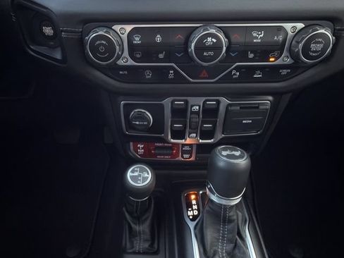 Used 2024 Jeep Wrangler Unlimited Rubicon AWD/4WD image 22