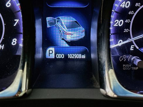 Used 2013 Toyota Avalon Limited w/ Technology Pkg FWD image 19
