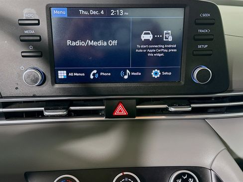 Used 2024 Hyundai Elantra SE image 18