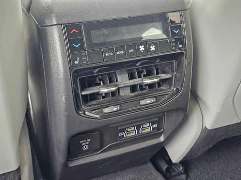 Used 2022 Jeep Grand Cherokee Summit w/ Adv Protech Group IV AWD/4WD image 23