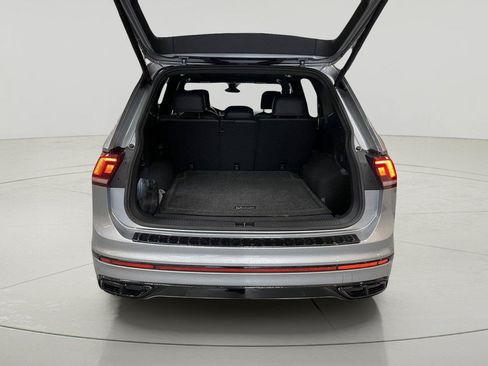 Used 2024 Volkswagen Tiguan SE R-Line AWD/4WD image 9