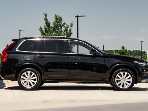 Used 2016 Volvo XC90 T6 Momentum w/ Momentum Plus Package AWD/4WD image 3