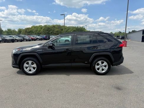 Used 2021 Toyota RAV4 XLE w/ Convenience Package AWD/4WD image 9