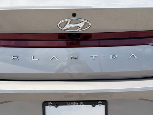 Used 2022 Hyundai Elantra SEL FWD image 11