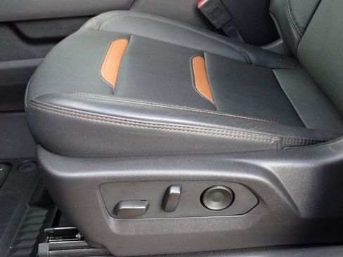 Used 2025 GMC Sierra 2500 AT4 w/ AT4 Premium Plus Package image 15