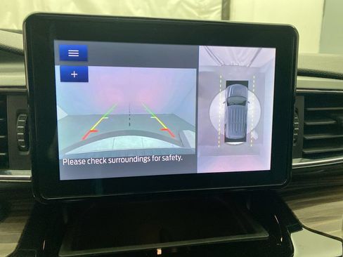 Used 2021 Ford Explorer Limited w/ Equipment Group 301A AWD/4WD image 18