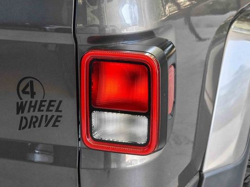 Used 2022 Jeep Gladiator Willys image 7