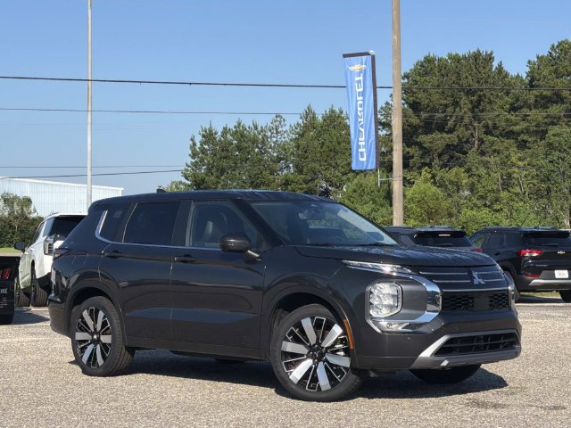 Used 2025 Mitsubishi Outlander SE FWD image 2