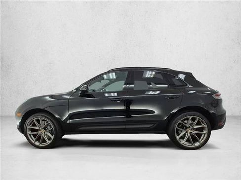 Certified 2022 Porsche Macan AWD/4WD image 2