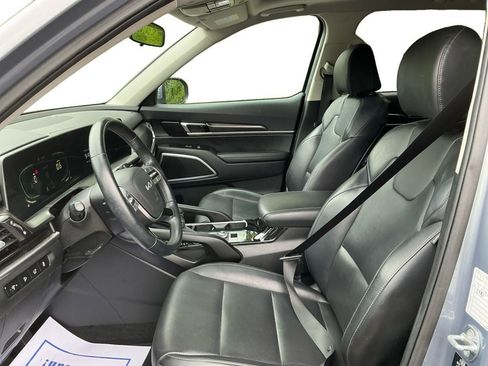 Used 2025 Kia Telluride S FWD image 9
