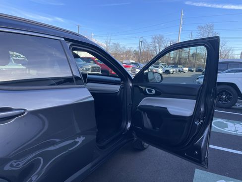 Certified 2024 Jeep Compass Limited image 8