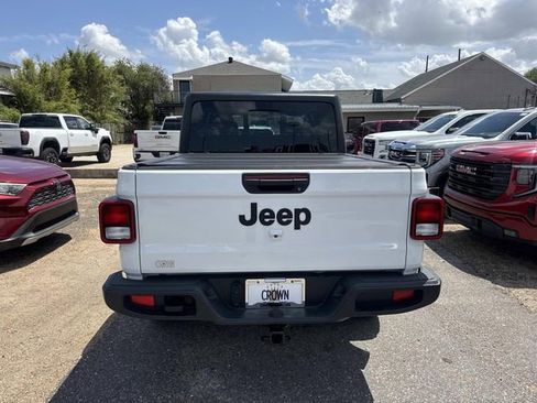 Used 2024 Jeep Gladiator Sport image 8