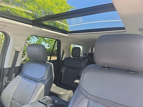 Used 2025 Ford Expedition Active AWD/4WD image 29