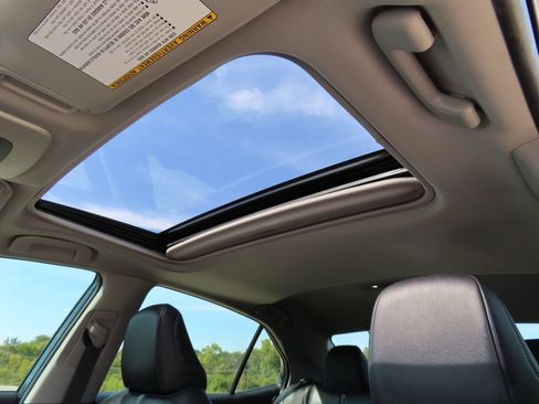 Used 2018 Toyota Camry SE w/ Moonroof Package FWD image 5