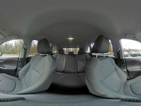 Used 2025 Toyota RAV4 XLE image 42