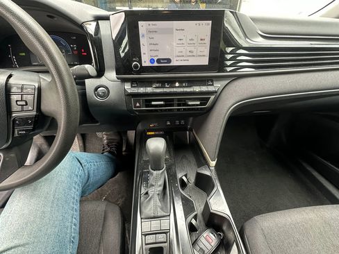 Used 2025 Toyota Camry LE FWD image 5