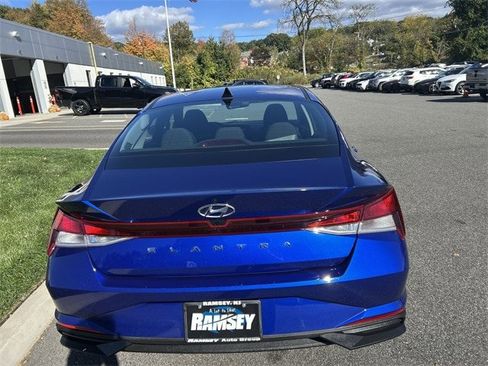 Used 2023 Hyundai Elantra SEL image 7