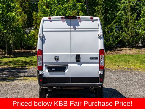 Used 2024 RAM ProMaster 2500 w/ Convenience Group FWD image 7