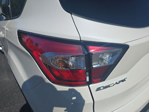 Used 2018 Ford Escape SEL w/ Ford Safe & Smart Package AWD/4WD image 33