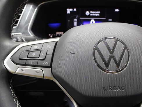 Used 2022 Volkswagen Tiguan SE image 21