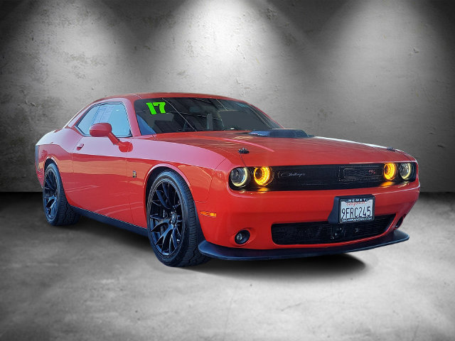 Used 2017 Dodge Challenger R/T Scat Pack RWD image 2