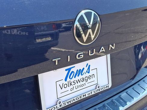 Used 2023 Volkswagen Tiguan SE w/ Panoramic Sunroof Package AWD/4WD image 29