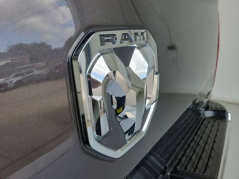 Used 2024 RAM 2500 Big Horn AWD/4WD image 10