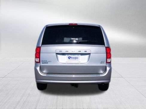 Used 2018 Dodge Grand Caravan SXT image 4