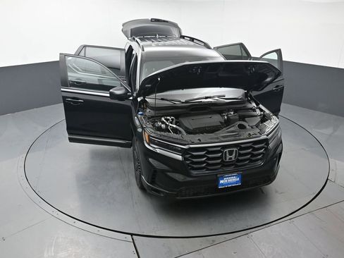 Certified 2025 Honda Pilot Sport image 54