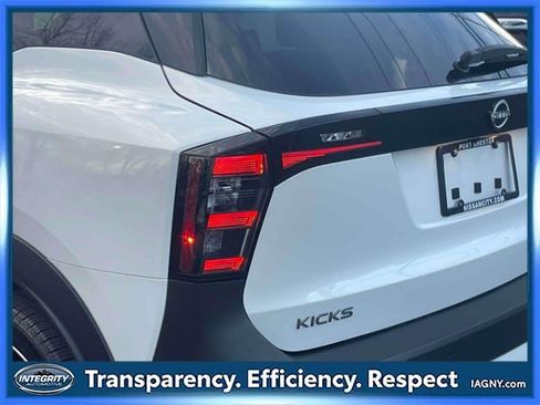 Certified 2025 Nissan Kicks SR image 12