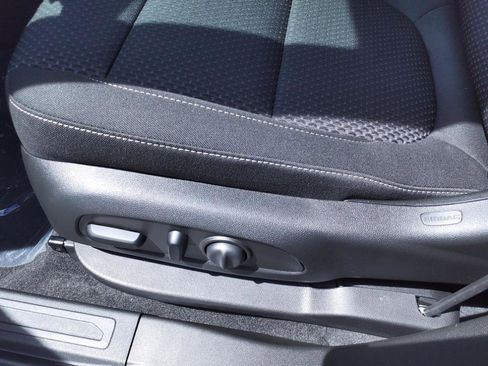 Used 2023 GMC Acadia SLE w/ Driver Convenience Package image 11