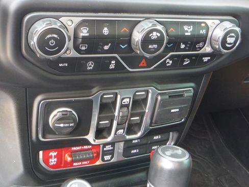 Used 2021 Jeep Wrangler Unlimited Rubicon w/ Dual Top Group AWD/4WD image 23