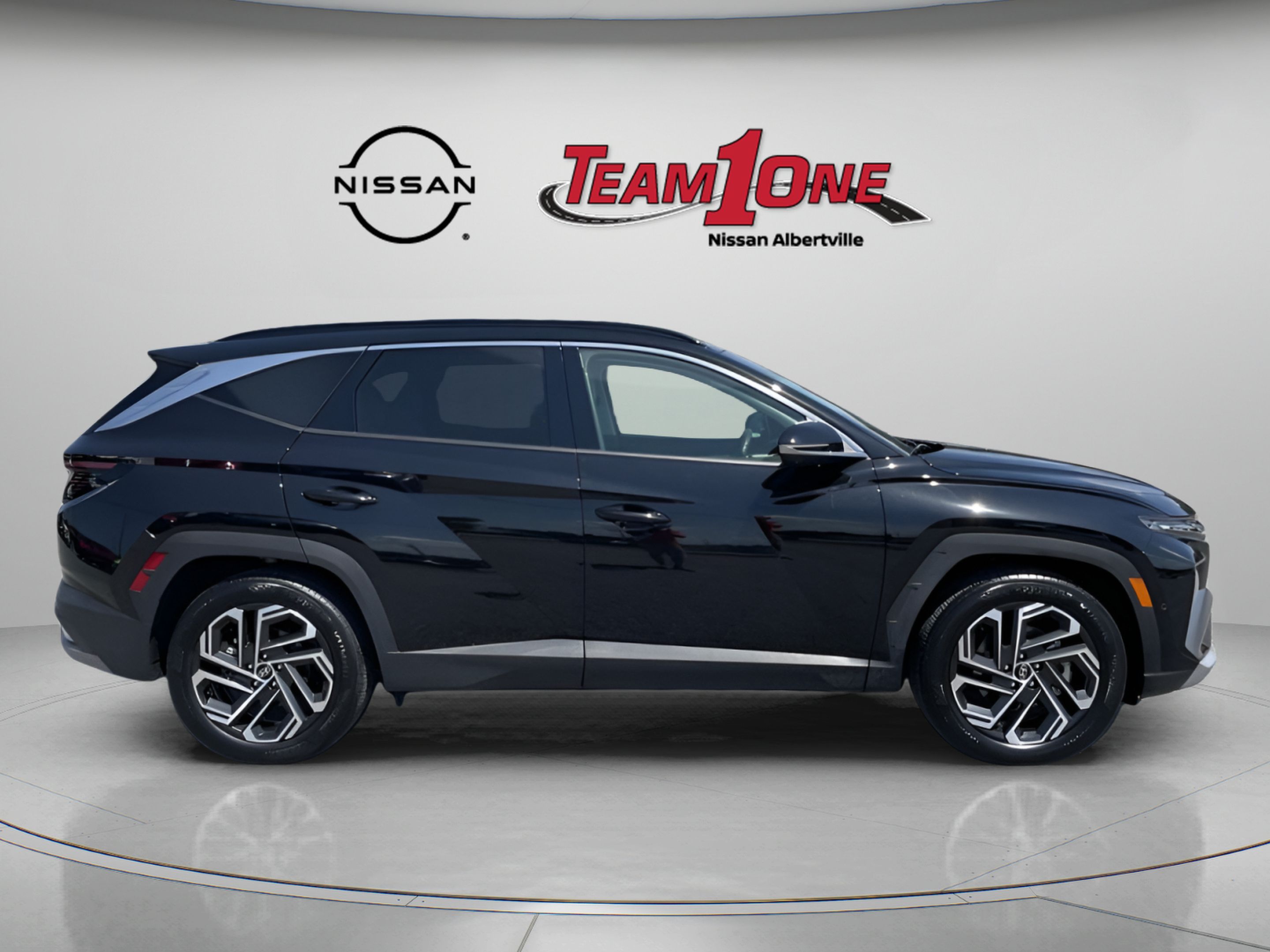 Used 2025 Hyundai Tucson Limited FWD image 9