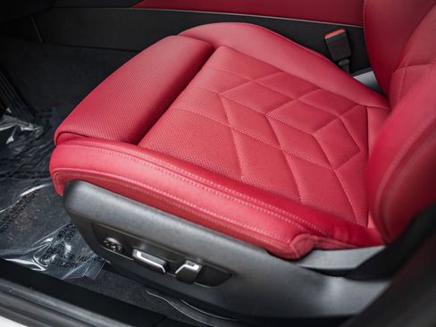 Used 2025 BMW 530i xDrive w/ Premium Package image 28