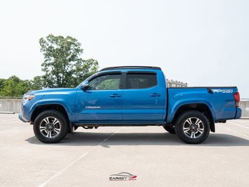 Used 2018 Toyota Tacoma TRD Sport AWD/4WD image 4
