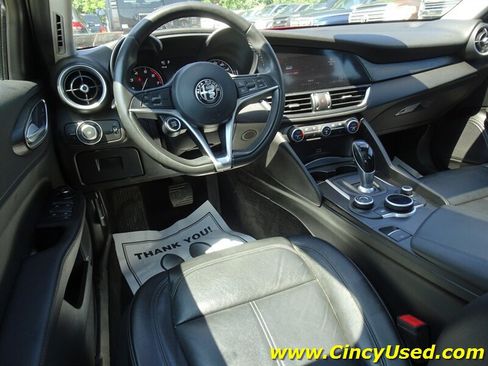 Used 2017 Alfa Romeo Giulia AWD image 9