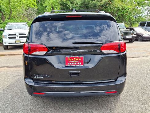 Certified 2018 Chrysler Pacifica Touring-L Plus FWD image 5