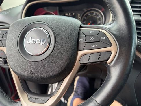 Used 2015 Jeep Cherokee Latitude w/ Comfort/Convenience Group FWD image 30