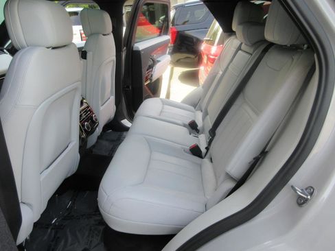 Used 2024 Land Rover Range Rover Sport SE image 37