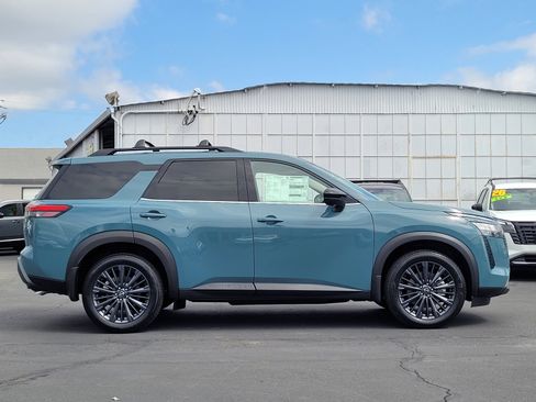 New 2026 Nissan Pathfinder SL w/ SL Premium Package FWD image 4