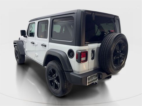 Used 2022 Jeep Wrangler Unlimited Sport image 9