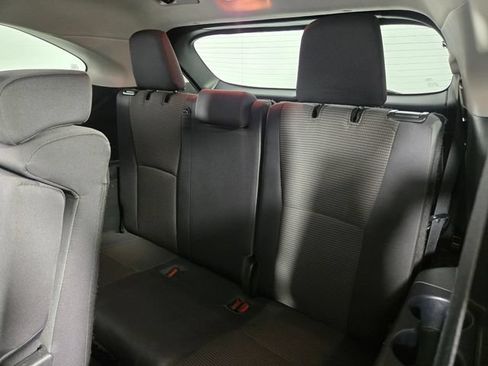 Used 2023 Toyota Highlander LE FWD image 19