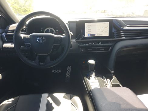 Used 2025 Toyota Camry SE image 10