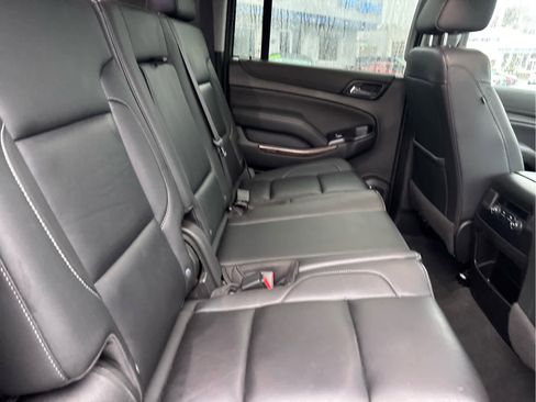 Used 2020 Chevrolet Suburban LT image 34