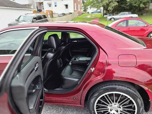 Used 2019 Chrysler 300 Limited AWD/4WD image 25