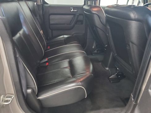 Used 2009 HUMMER H3T Luxury image 17
